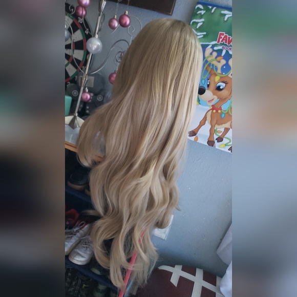 Wigs - Picture 4 of 10